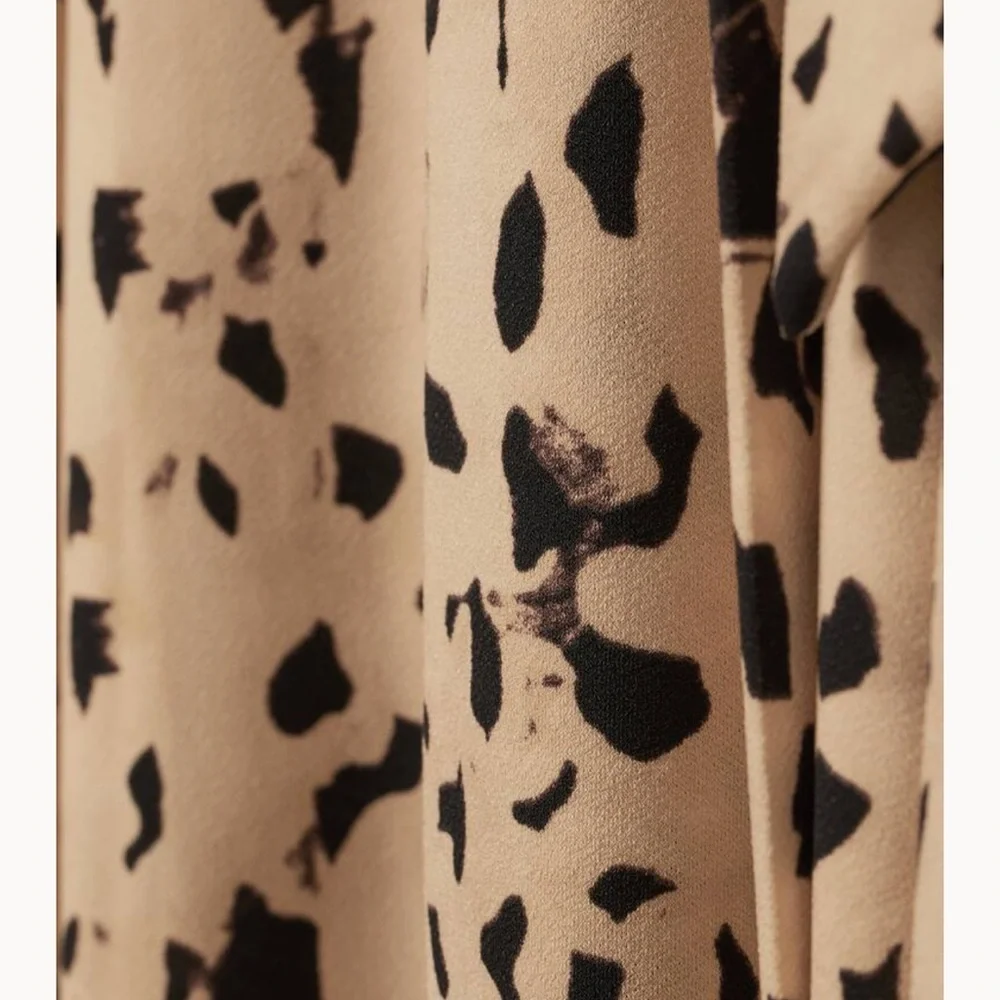 Crêpe wrap dress/ beige/patterned - Picture 6 of 6